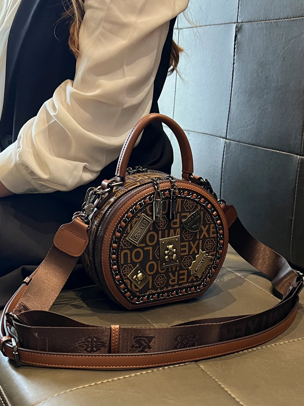 Women's Retro Clock Design Round Crossbody Bag