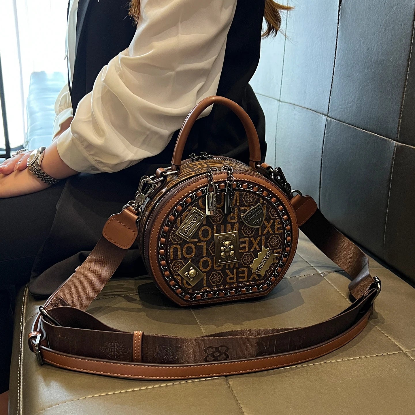 Women's Retro Clock Design Round Crossbody Bag
