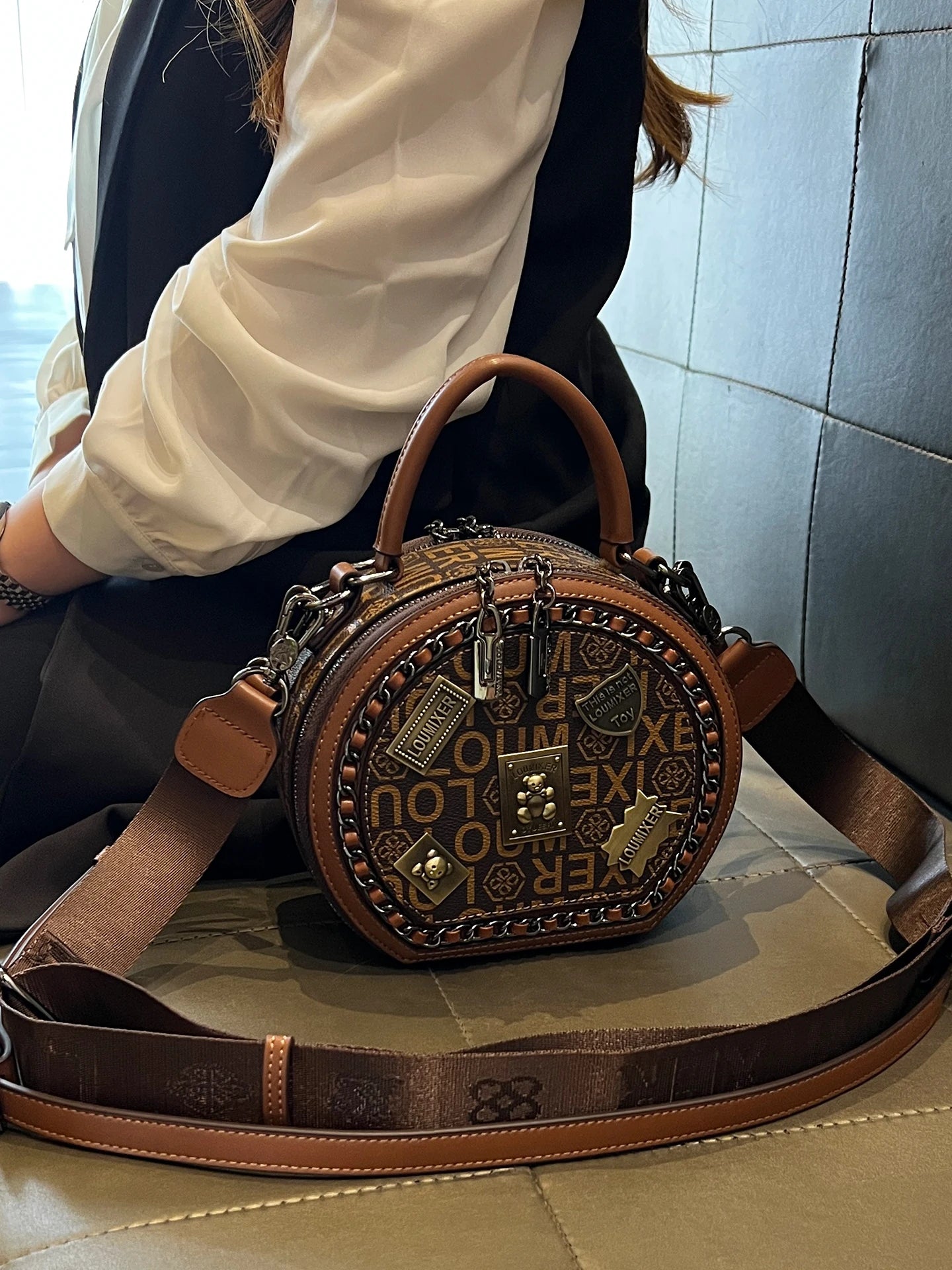 Women's Retro Clock Design Round Crossbody Bag