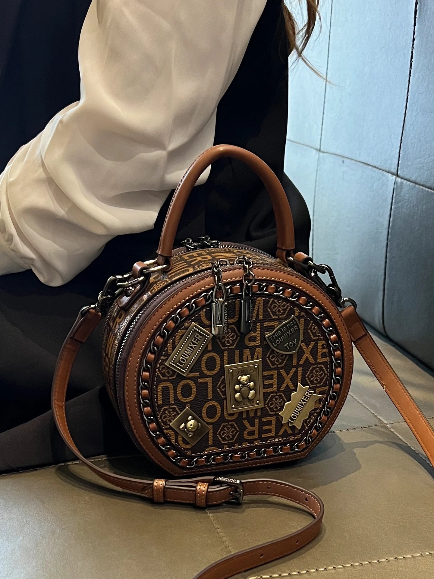 Women's Retro Clock Design Round Crossbody Bag