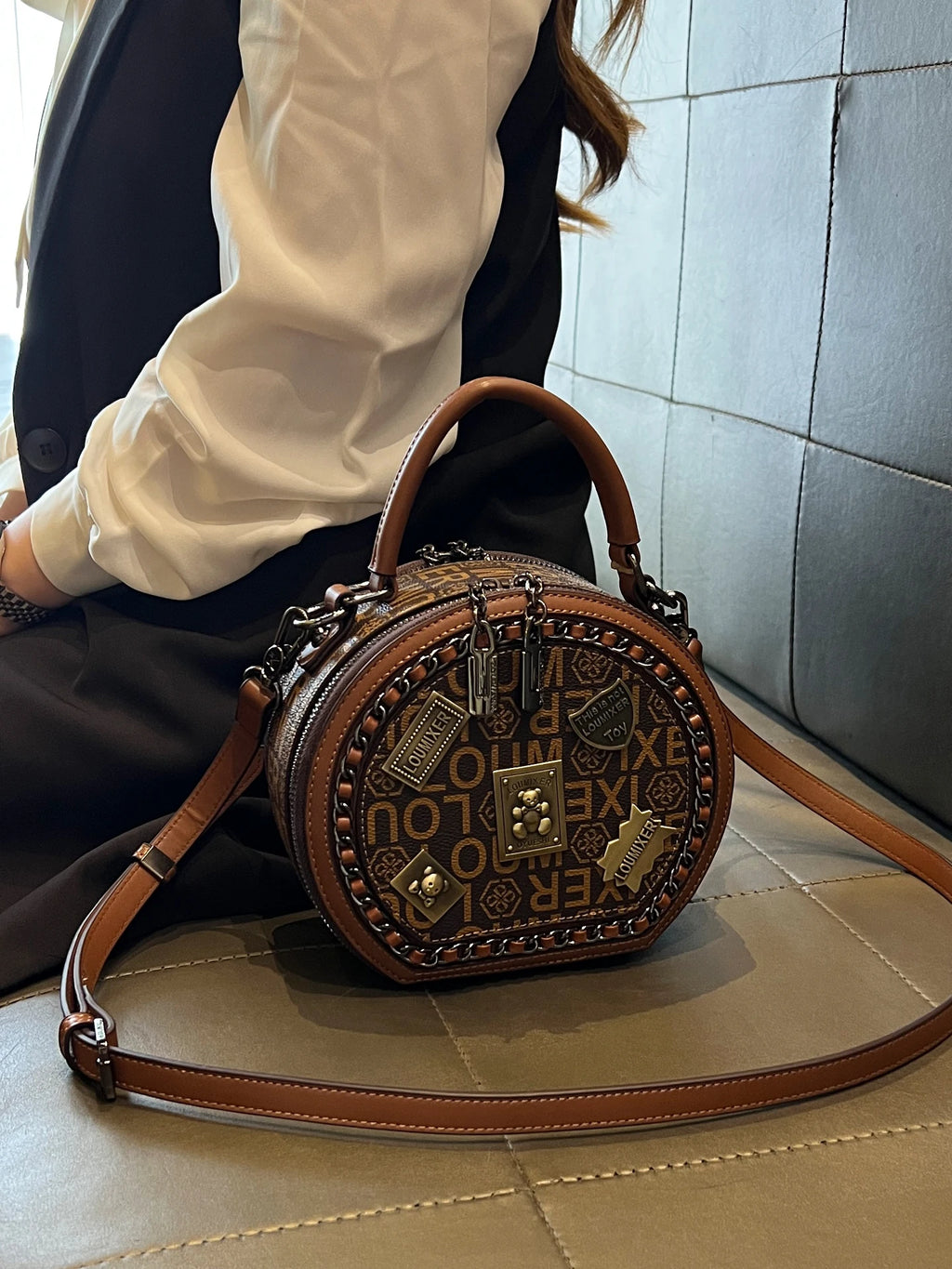 Women's Retro Clock Design Round Crossbody Bag